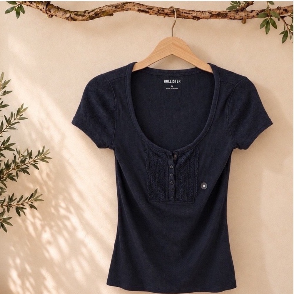 Hollister Navy Blue Ribbed Lace Henley Top Short Sleeve Scoop Neck Medium NWT